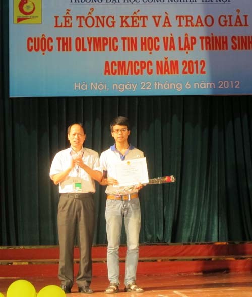 Tổng kết và trao giải cuộc thi Olympic Tin học sinh viên và Lập trình sinh viên ACM/ICPC năm 2012