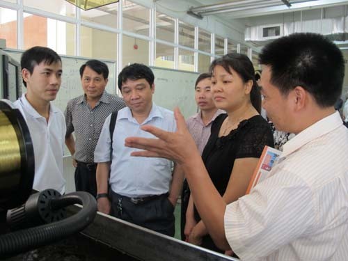 Đoàn cán bộ, giáo viên trường Đại học Kỹ thuật Công nghiệp – Đại học Thái Nguyên đến thăm trường