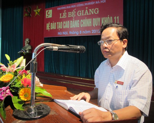 Lễ bế giảng và trao bằng tốt nghiệp cho các sinh viên hệ Cao đẳng chính quy khóa 11