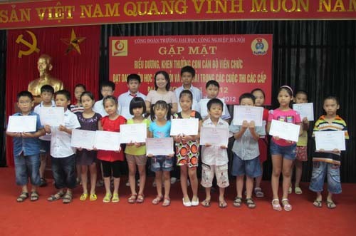 Tổ chức gặp mặt biểu dương, khen thưởng con cán bộ - viên chức trường Đại học Công nghiệp Hà Nội