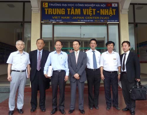 SMRJ President come to visit and work with the Hanoi University of Industry