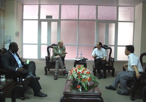 The Manchester Metropolitan University (MMU) - the United Kingdom (UK) delegation paid a visit and worked with Hanoi University of Industry (HaUI)