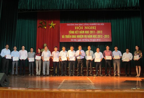 Hội nghị tổng kết năm học 2011-2012 và triển khai nhiệm vụ năm học 2012-2013