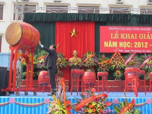 Hanoi University of Industry (HaUI) held the Opening Ceremony of the new academic year 2012 - 2013