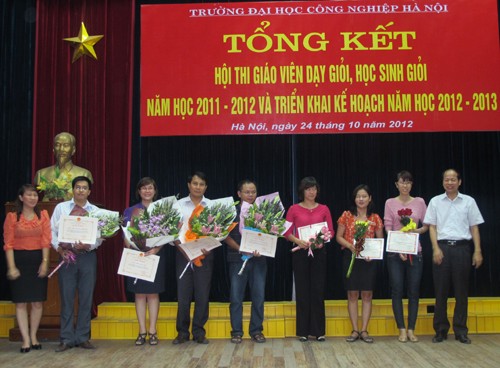 Tổng kết hội thi giáo viên dạy giỏi, học sinh giỏi năm học 2011 - 2012