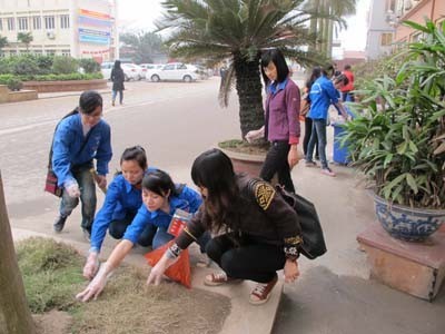 Hình ảnh sinh viên Trường Đại học Công nghiệp Hà Nội thực hiện 5S