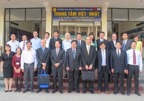 Lễ ký biên bản cuộc họp dự án “Tăng cường năng lực đào tạo giáo viên dạy nghề tại trường Đại học Công nghiệp Hà Nội”