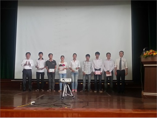 Khoa Công nghệ Hóa học tổ chức chương trình `Chào Tân sinh viên 2012`