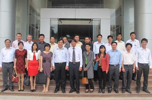 Đoàn cán bộ Viện Hoá học Công nghiệp Việt Nam đến thăm và làm việc với trường