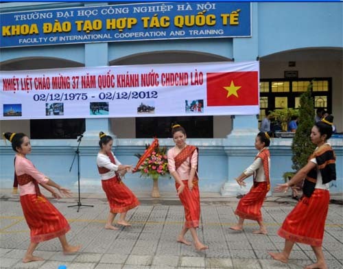 Lễ kỷ niệm, chào mừng Quốc khánh nước CHDCND Lào
