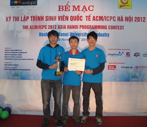 Bế mạc cuộc thi OLP’12 và kỳ thi Lập trình sinh viên quốc tế ACM/ICPC Việt Nam 2012