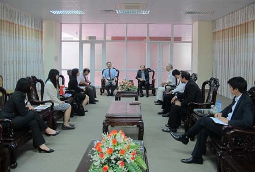 Đoàn cán bộ Công ty TNHH DENSO Việt Nam đến thăm và làm việc với trường