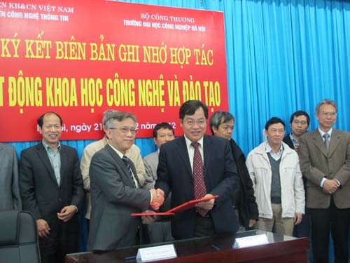Lễ ký kết biên bản hợp tác giữa trường ĐH Công nghiệp Hà Nội và Viện Công nghệ thông tin giai đoạn 2013 - 2015