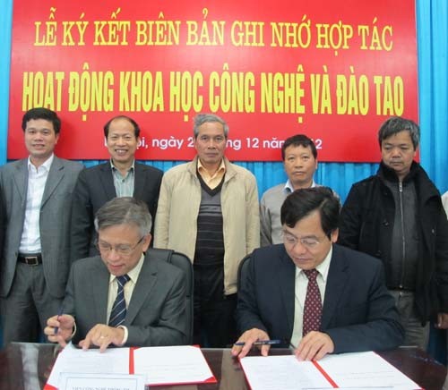 Lễ ký kết biên bản hợp tác giữa trường ĐH Công nghiệp Hà Nội và Viện Công nghệ thông tin giai đoạn 2013 - 2015
