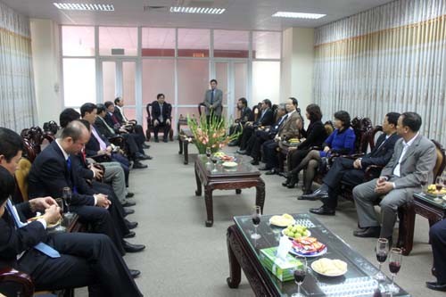 Thứ trưởng Lê Dương Quang thăm và chúc Tết cán bộ, giảng viên và học sinh, sinh viên nhà trường