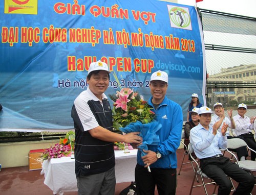 Tổ chức thi đấu và trao giải quần vợt Đại học Công nghiệp Hà Nội mở rộng năm 2013