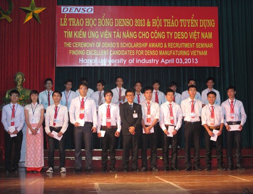 Công ty DENSO Việt Nam trao học bổng cho sinh viên xuất sắc của trường và hội thảo tuyển dụng