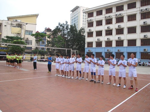 Khai mạc giải bóng chuyền nam CBVC - HSSV năm 2013