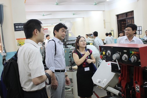 Đoàn cán bộ Văn phòng JICA Việt Nam đến thăm và làm việc với trường