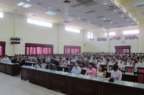 Workshop on policies and recruitment at Nissan Techno Vietnam