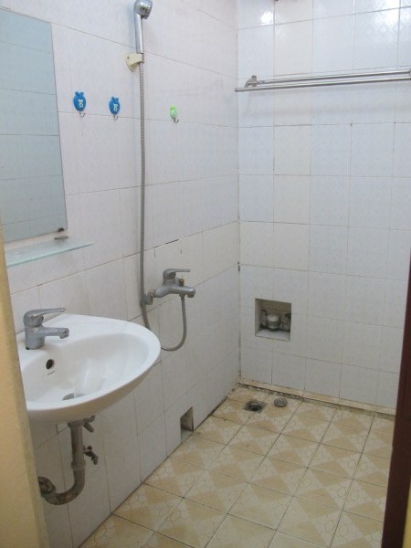 Phục vụ ăn ở trong kỳ thi tuyển sinh đại học 2013 tại Trung tâm Dịch vụ-Ký túc xá-Nhà ăn