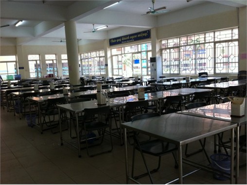 Phục vụ ăn ở trong kỳ thi tuyển sinh đại học 2013 tại Trung tâm Dịch vụ-Ký túc xá-Nhà ăn