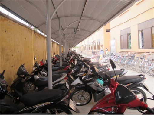 Phục vụ ăn ở trong kỳ thi tuyển sinh đại học 2013 tại Trung tâm Dịch vụ-Ký túc xá-Nhà ăn