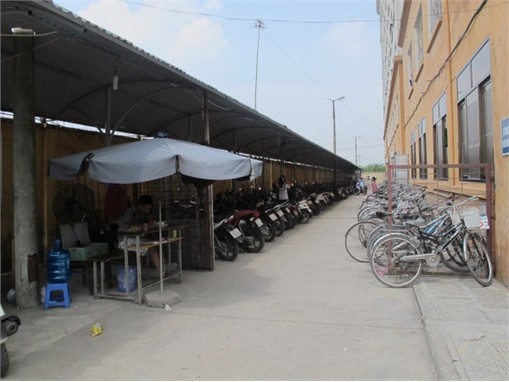 Phục vụ ăn ở trong kỳ thi tuyển sinh đại học 2013 tại Trung tâm Dịch vụ-Ký túc xá-Nhà ăn