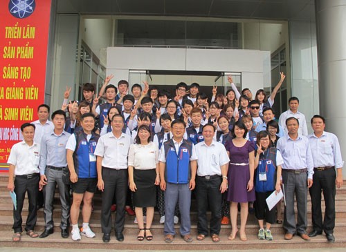 Giáo viên, sinh viên trường Đại học Chonbuk đến thăm, làm việc với trường