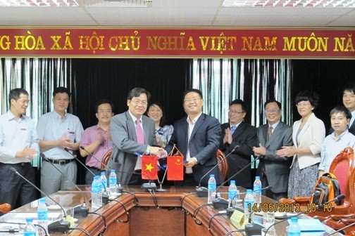 Huawei University delegation visited and worked with Hanoi University of Indutry