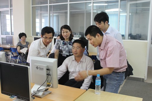 Huawei University delegation visited and worked with Hanoi University of Indutry