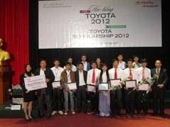 HaUI students received scholarship by Toyota