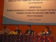 Chuyên gia Junichi Mori giới thiệu về Dự án JICA-HaUI tại Hội thảo chia sẻ kinh nghiệm nâng cao chất lượng đào tạo nghề cho ngành công thương