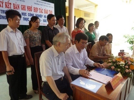Trung tâm Việt Nhật thăm và làm việc tại Trường THPT tư thục Việt Yên, Bắc Giang