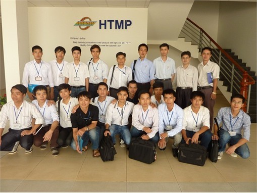 Hoạt động thăm quan doanh nghiệp cho sinh viên