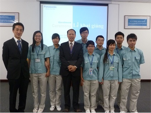 Thăm quan và làm việc tại các doanh nghiệp