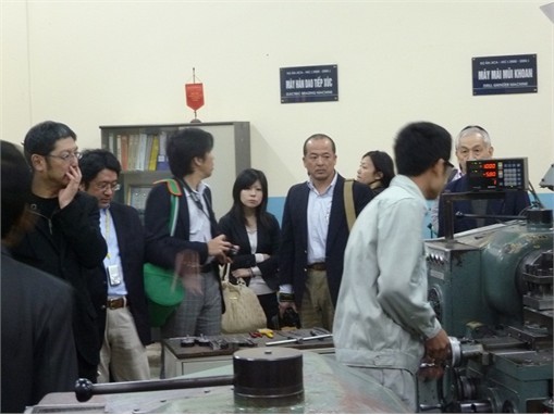 Các doanh nghiệp đến thăm Trường và Dự án