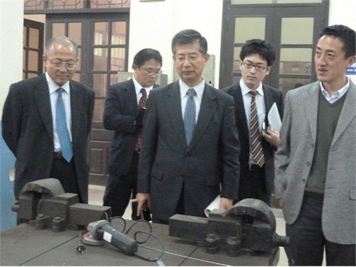 Các doanh nghiệp đến thăm Trường và Dự án