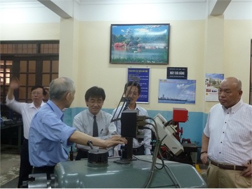 Các doanh nghiệp đến thăm Trường và Dự án