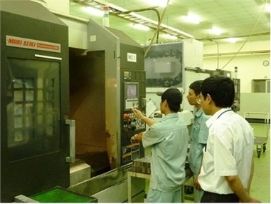 HaUI Lecturers Provided Training of Basic Operation of Machining Center for Nagatsu Vietnam