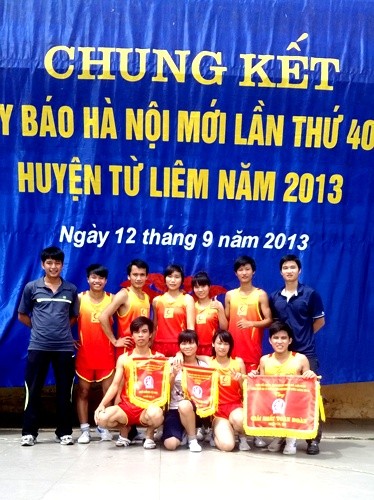 Đội tuyển điền kinh SV trường ĐH Công nghiệp Hà Nội đạt Nhất toàn đoàn giải chạy báo Hà Nội Mới huyện Từ Liêm năm 2013