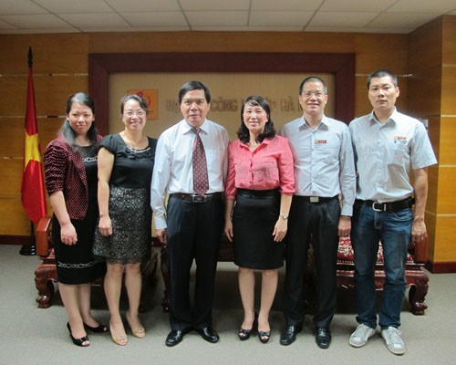Đoàn cán bộ Học viện Hạc Châu – Trung Quốc đến thăm trường