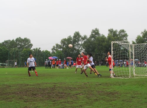 Khai mạc giải bóng đá CBVC, HSSV năm 2013