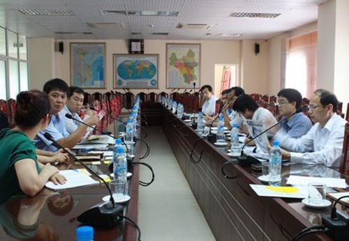 The delegation of ACSP (Japan) visited and worked with HaUI