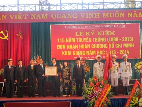 Hanoi University of Industry organized a ceremony for its 115 th anniversary of establishment, Ho Chi Minh Medal award, and New school year