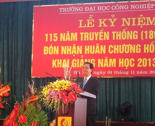 Hanoi University of Industry organizes a ceremony for its 115 th anniversary of establishment, Ho Chi Minh Medal award, and New school year.