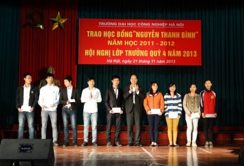 Lễ trao nhận học bổng khuyến học “Nguyễn Thanh Bình” năm học 2011 - 2012; 2012 - 2013