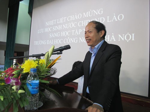 Meeting with officers, lecturers, students from Lao