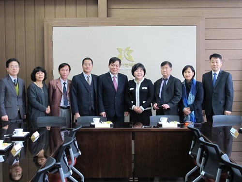 Rector of Hanoi University of Industry visited South Korea