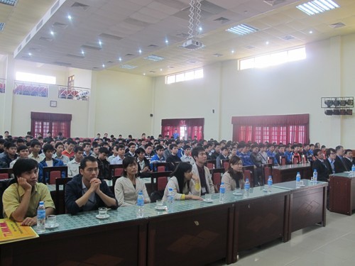 DENSO Company donated books to Hanoi University of Industry